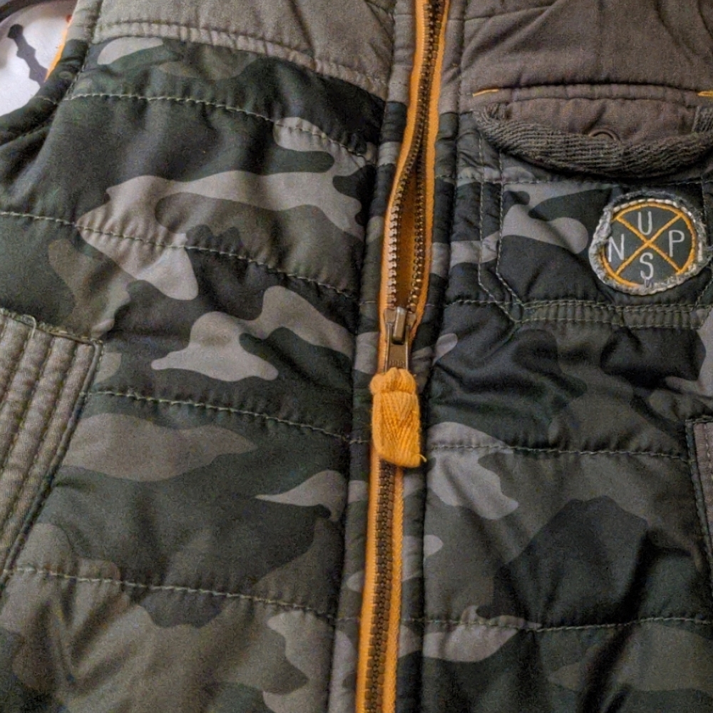 Camo Vest - Picture 2 of 3